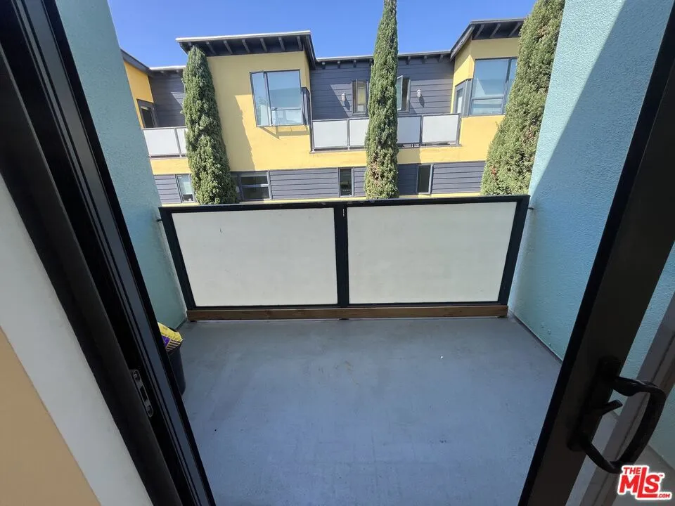 320 Indiana Avenue #B Venice, CA 90291