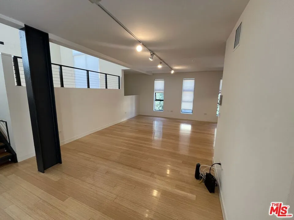 320 Indiana Avenue #B Venice, CA 90291