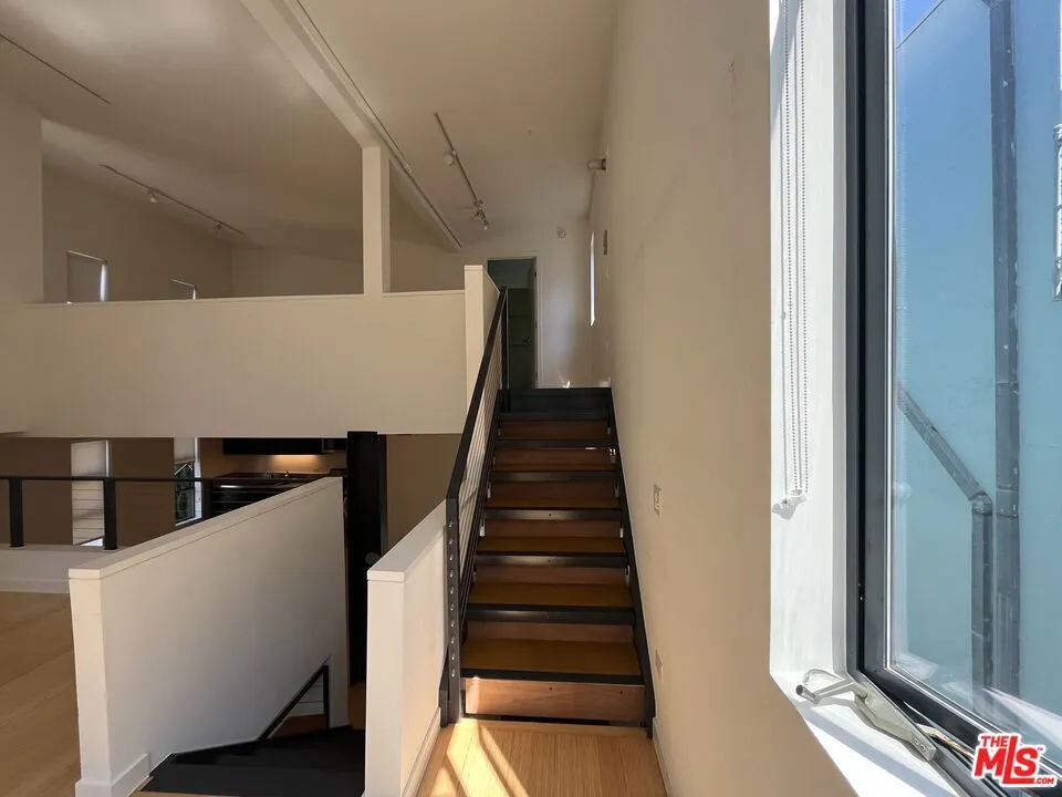 320 Indiana Avenue #B Venice, CA 90291
