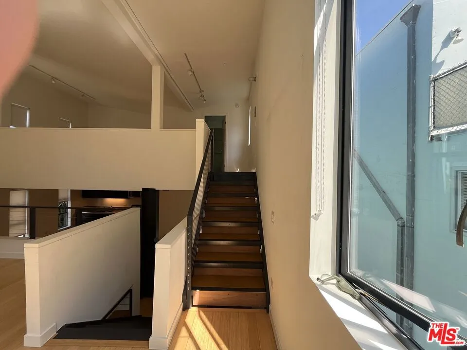 320 Indiana Avenue #B Venice, CA 90291