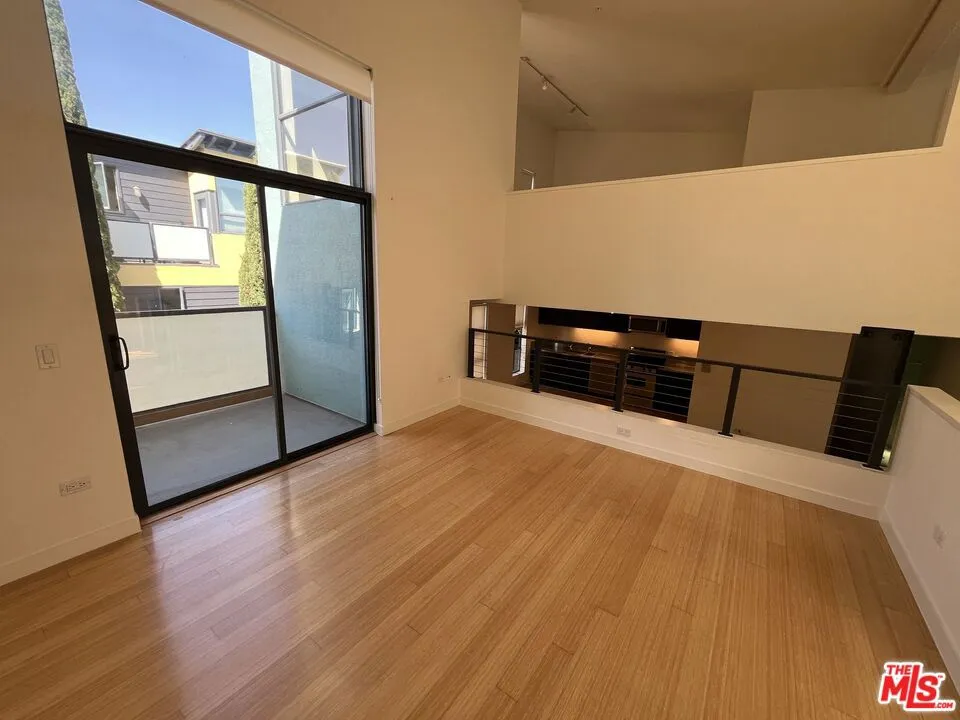 320 Indiana Avenue #B Venice, CA 90291