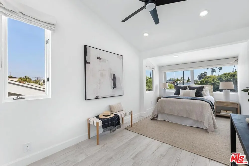 2331 Eastern Canal Venice, CA 90291