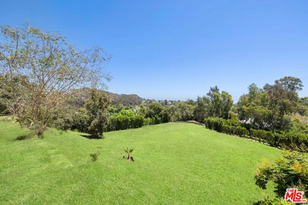 12 Oakmont Drive Los Angeles, CA 90049