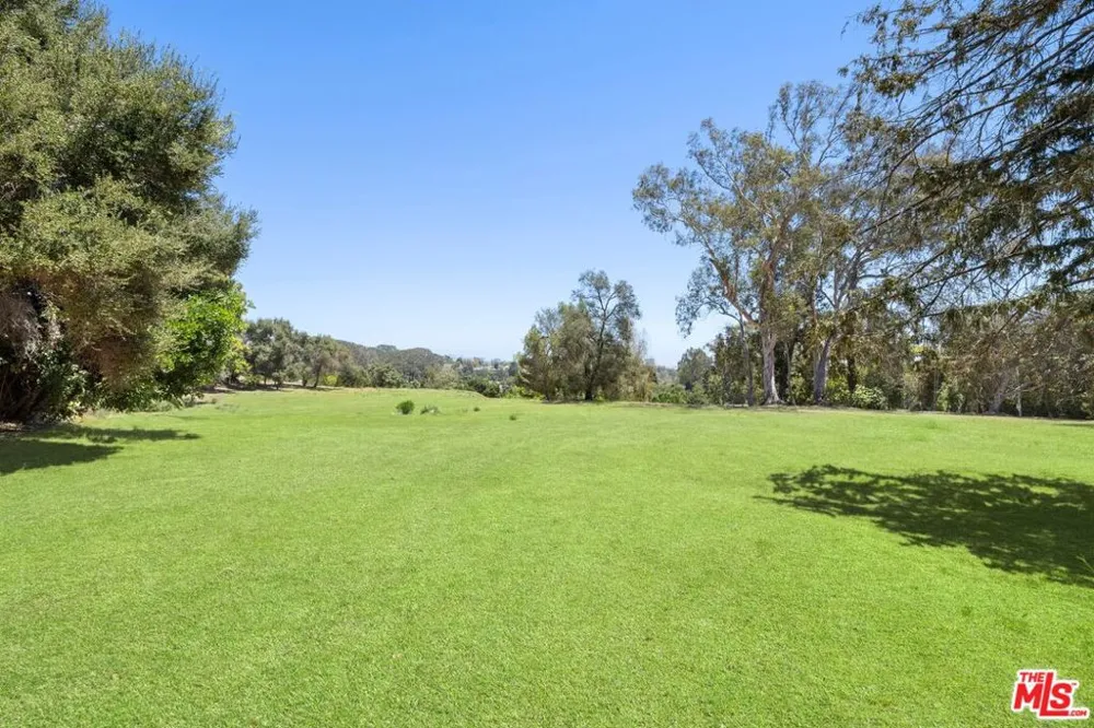 12 Oakmont Drive Los Angeles, CA 90049
