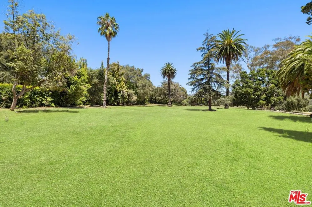 12 Oakmont Drive Los Angeles, CA 90049