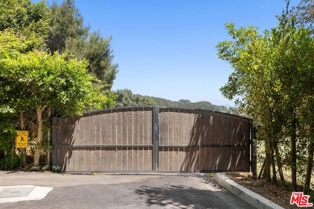 12 Oakmont Drive Los Angeles, CA 90049