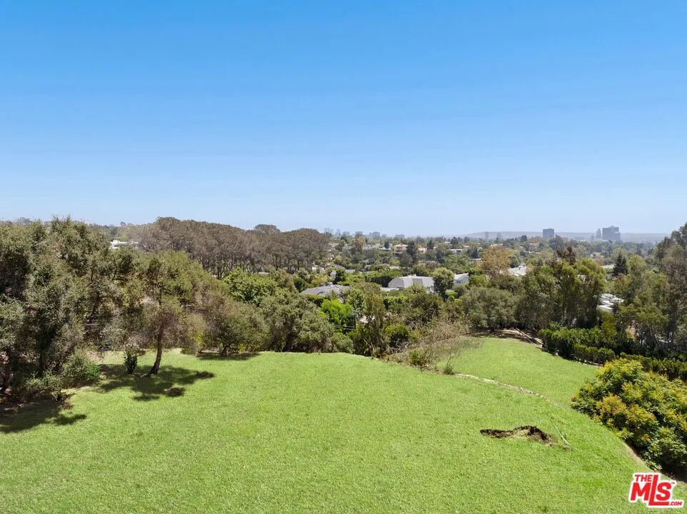 12 Oakmont Drive Los Angeles, CA 90049