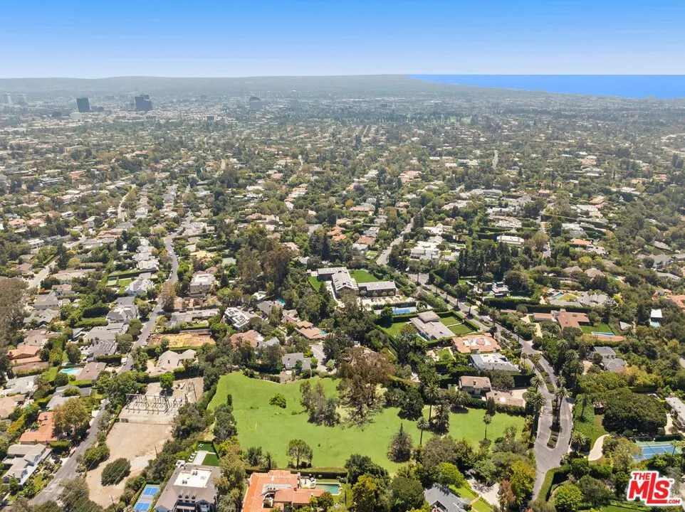 12 Oakmont Drive Los Angeles, CA 90049