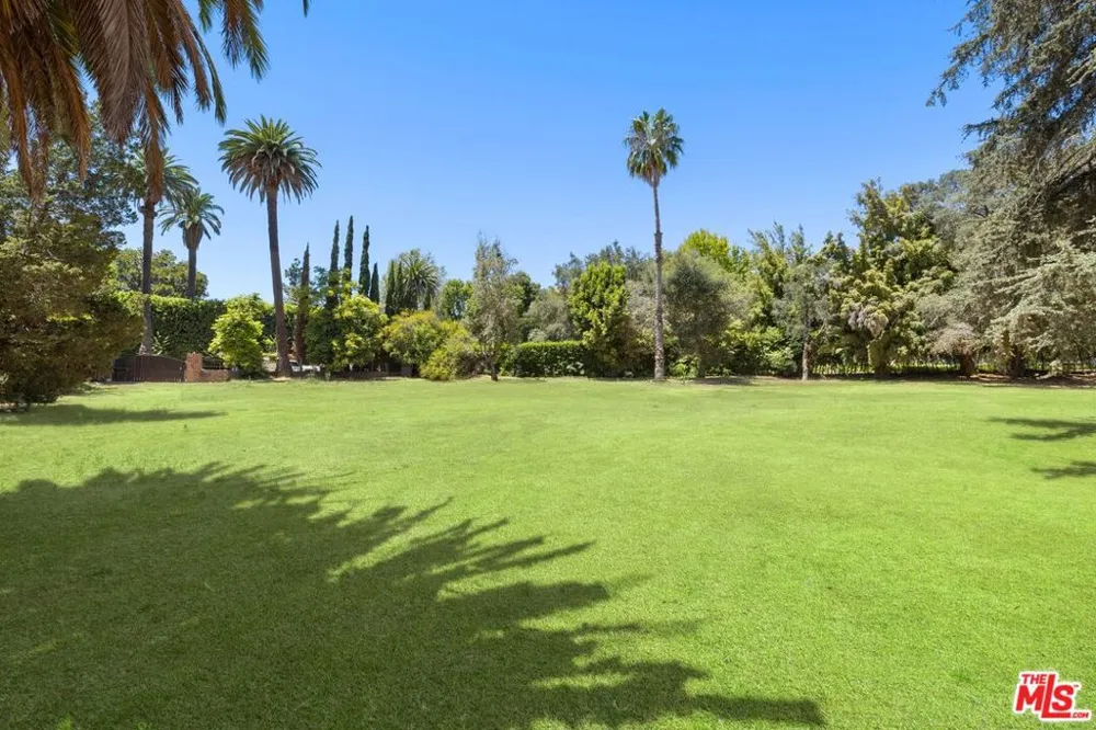 12 Oakmont Drive Los Angeles, CA 90049