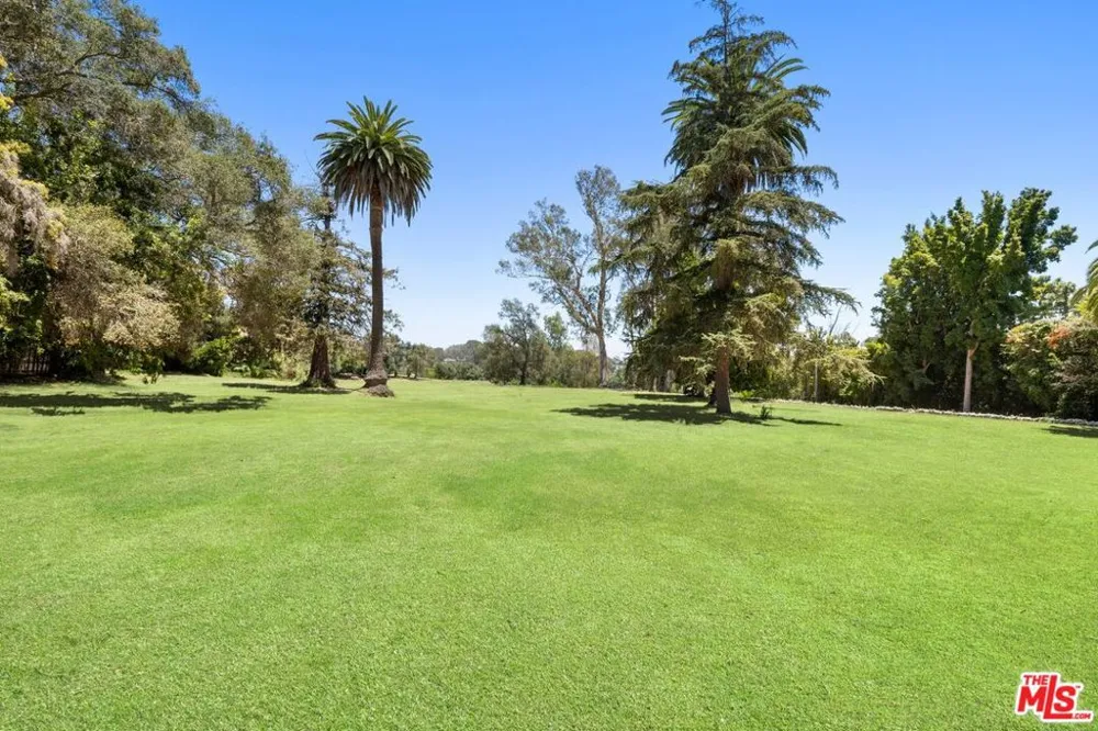 12 Oakmont Drive Los Angeles, CA 90049