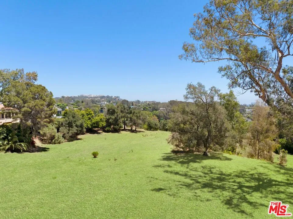 12 Oakmont Drive Los Angeles, CA 90049