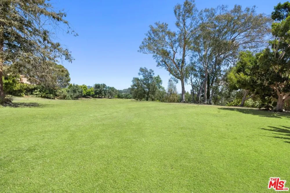 12 Oakmont Drive Los Angeles, CA 90049