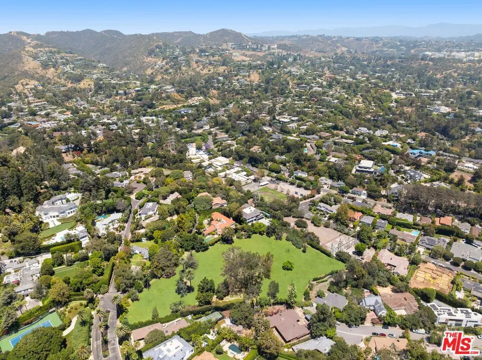 12 Oakmont Drive Los Angeles, CA 90049