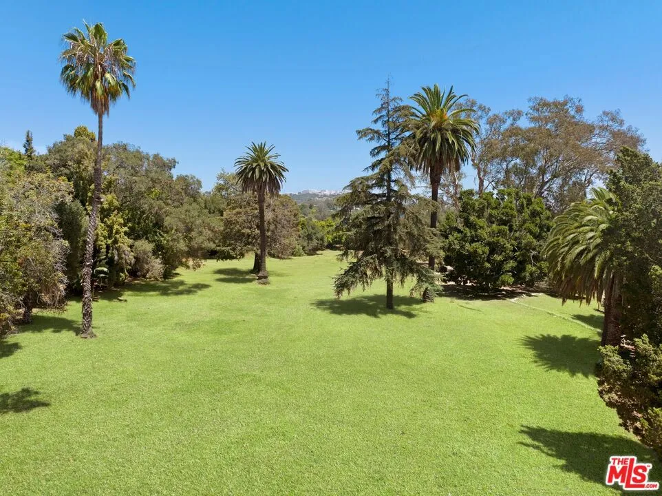 12 Oakmont Drive Los Angeles, CA 90049
