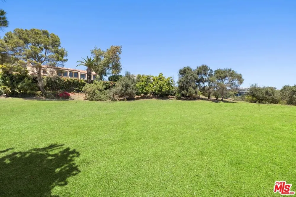 12 Oakmont Drive Los Angeles, CA 90049