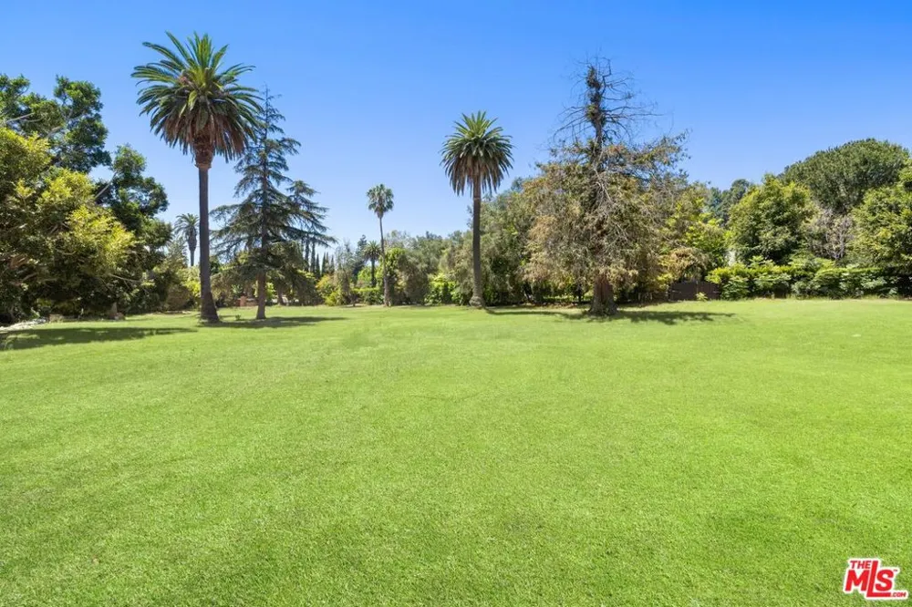 12 Oakmont Drive Los Angeles, CA 90049