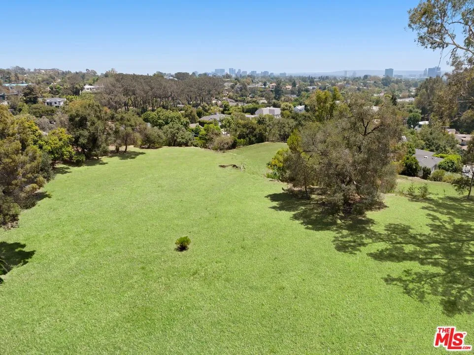 12 Oakmont Drive Los Angeles, CA 90049