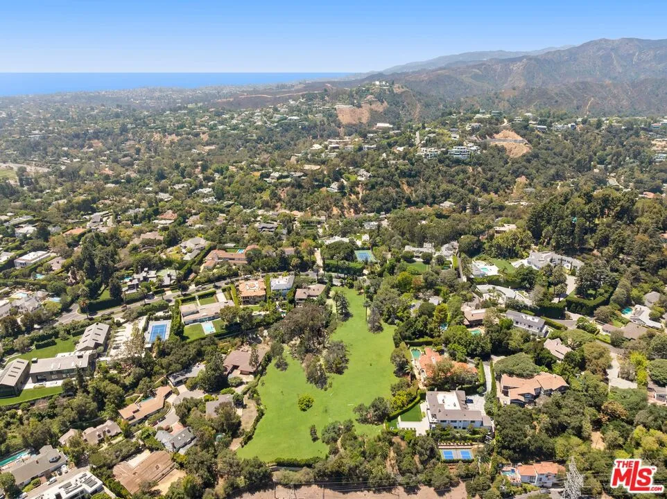 12 Oakmont Drive Los Angeles, CA 90049