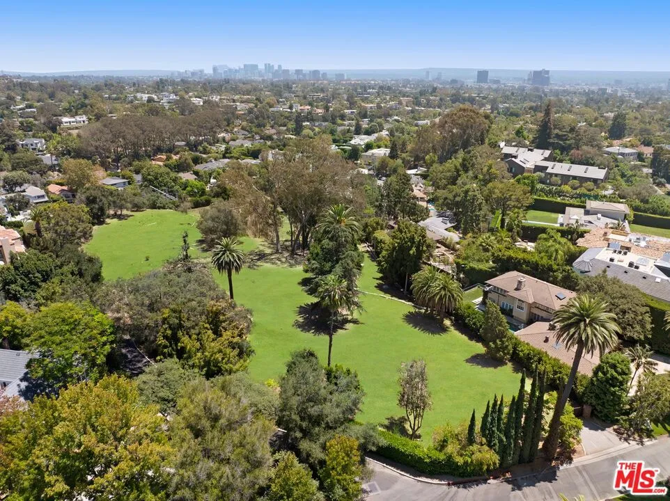 12 Oakmont Drive Los Angeles, CA 90049