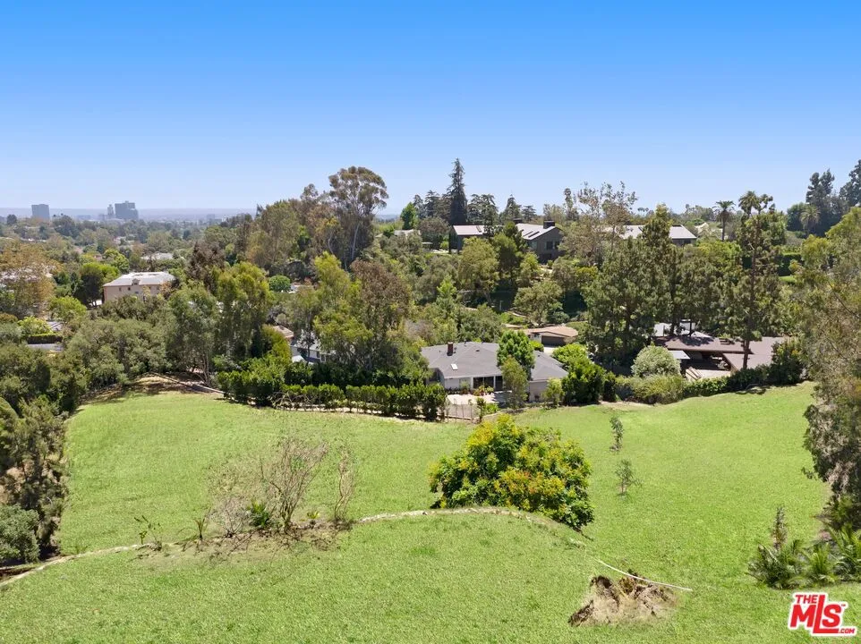 12 Oakmont Drive Los Angeles, CA 90049