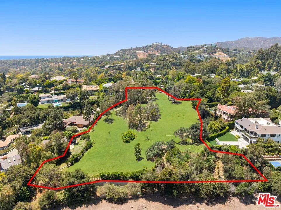 12 Oakmont Drive Los Angeles, CA 90049