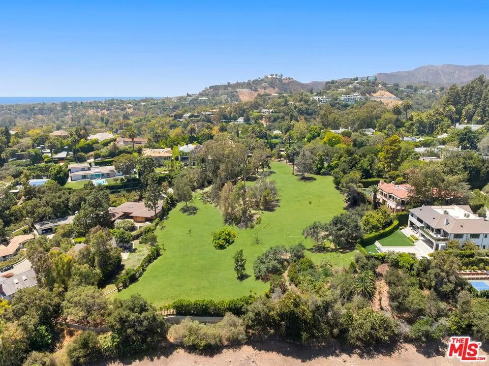 12 Oakmont Drive Los Angeles, CA 90049