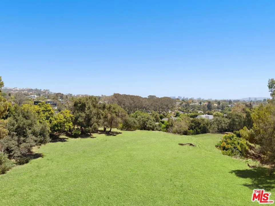 12 Oakmont Drive Los Angeles, CA 90049