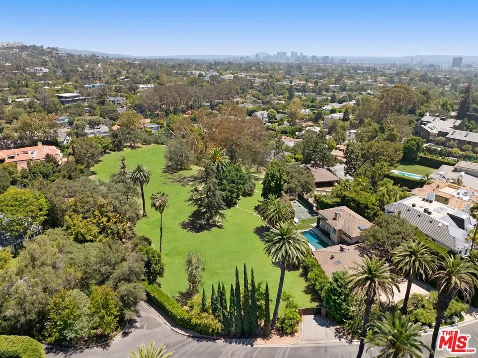 12 Oakmont Drive Los Angeles, CA 90049