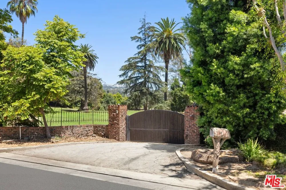 12 Oakmont Drive Los Angeles, CA 90049