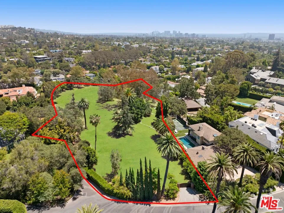 12 Oakmont Drive Los Angeles, CA 90049
