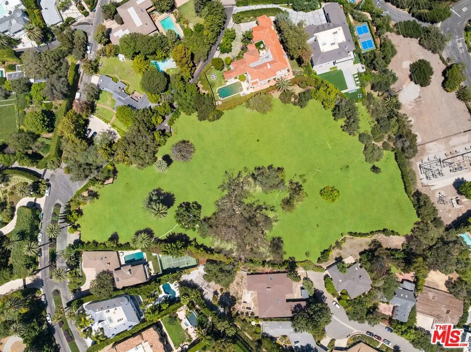 12 Oakmont Drive Los Angeles, CA 90049