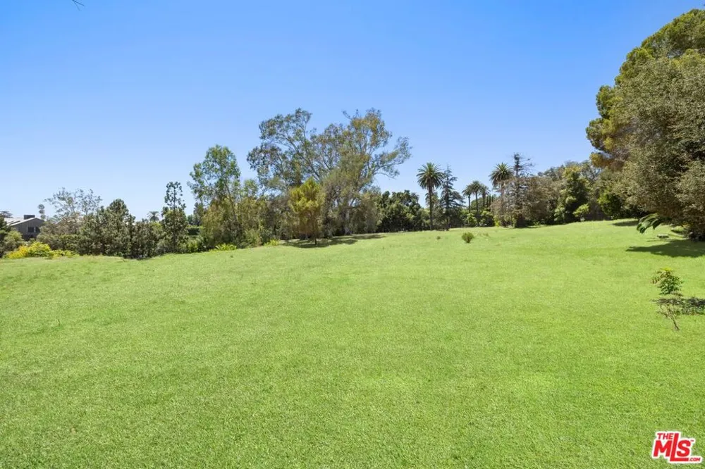 12 Oakmont Drive Los Angeles, CA 90049