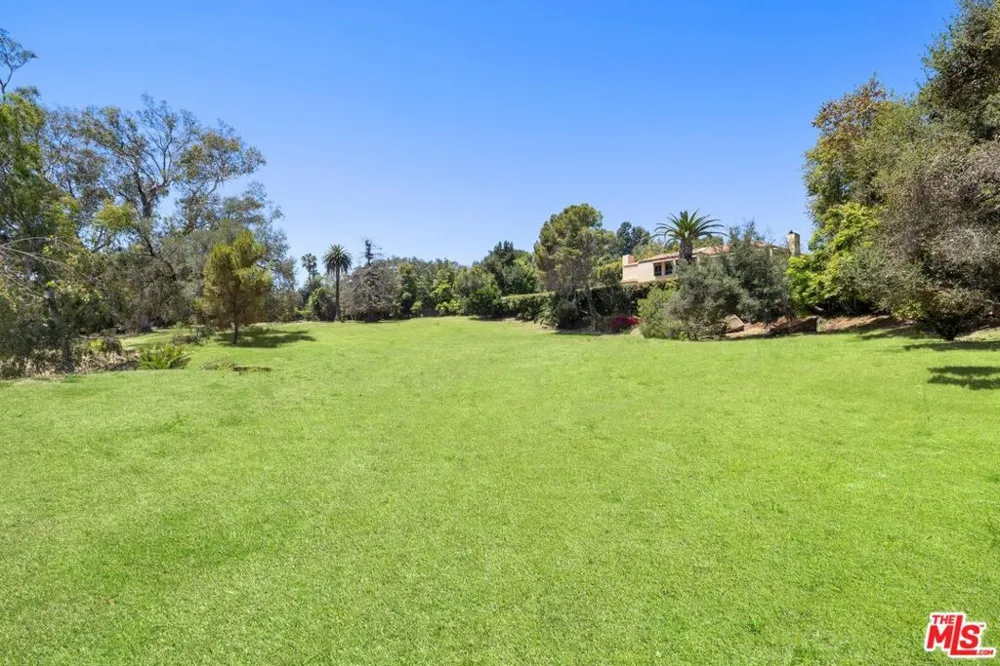 12 Oakmont Drive Los Angeles, CA 90049
