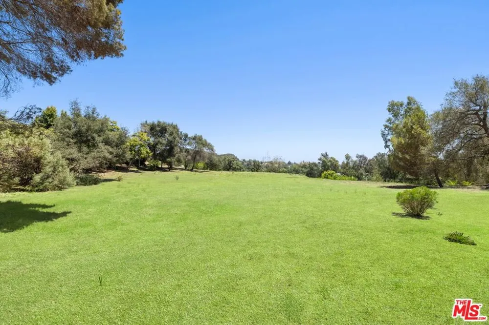 12 Oakmont Drive Los Angeles, CA 90049