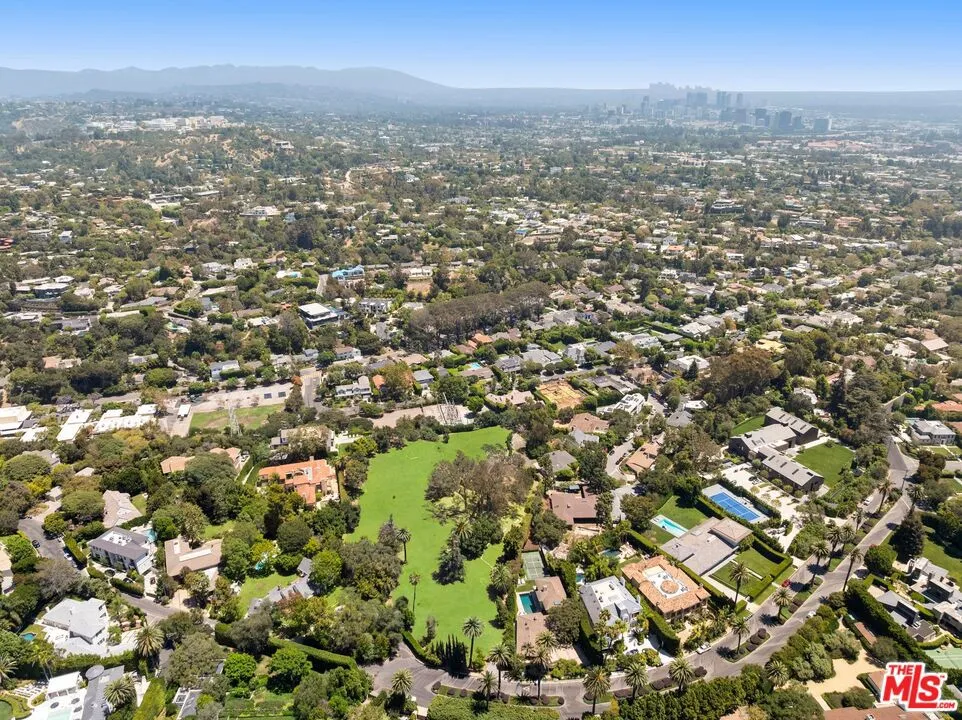 12 Oakmont Drive Los Angeles, CA 90049