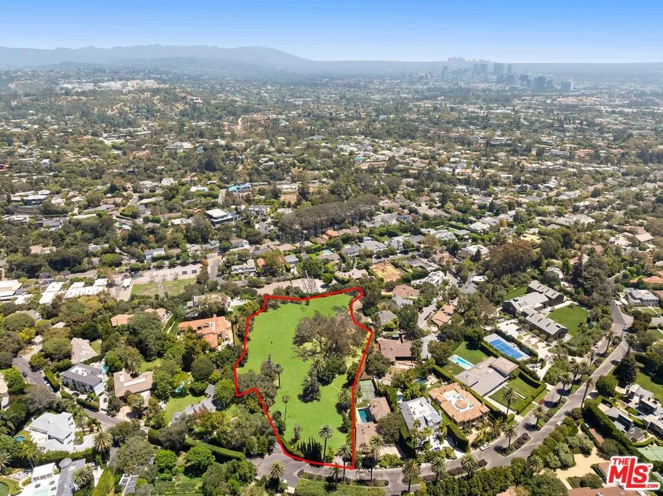 12 Oakmont Drive Los Angeles, CA 90049