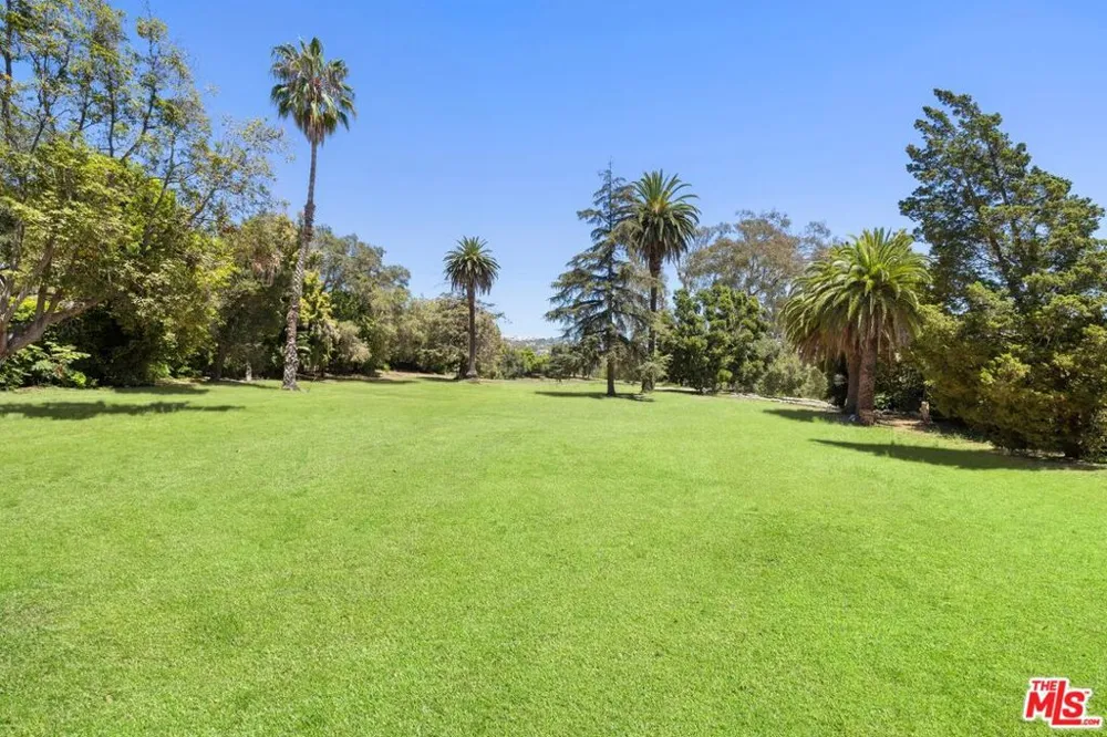 12 Oakmont Drive Los Angeles, CA 90049