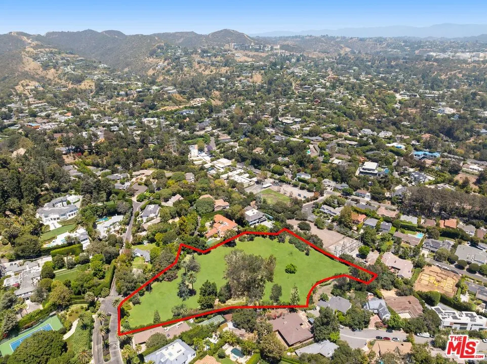 12 Oakmont Drive Los Angeles, CA 90049