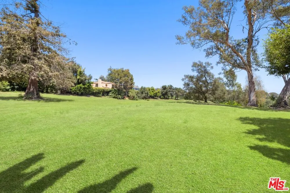 12 Oakmont Drive Los Angeles, CA 90049