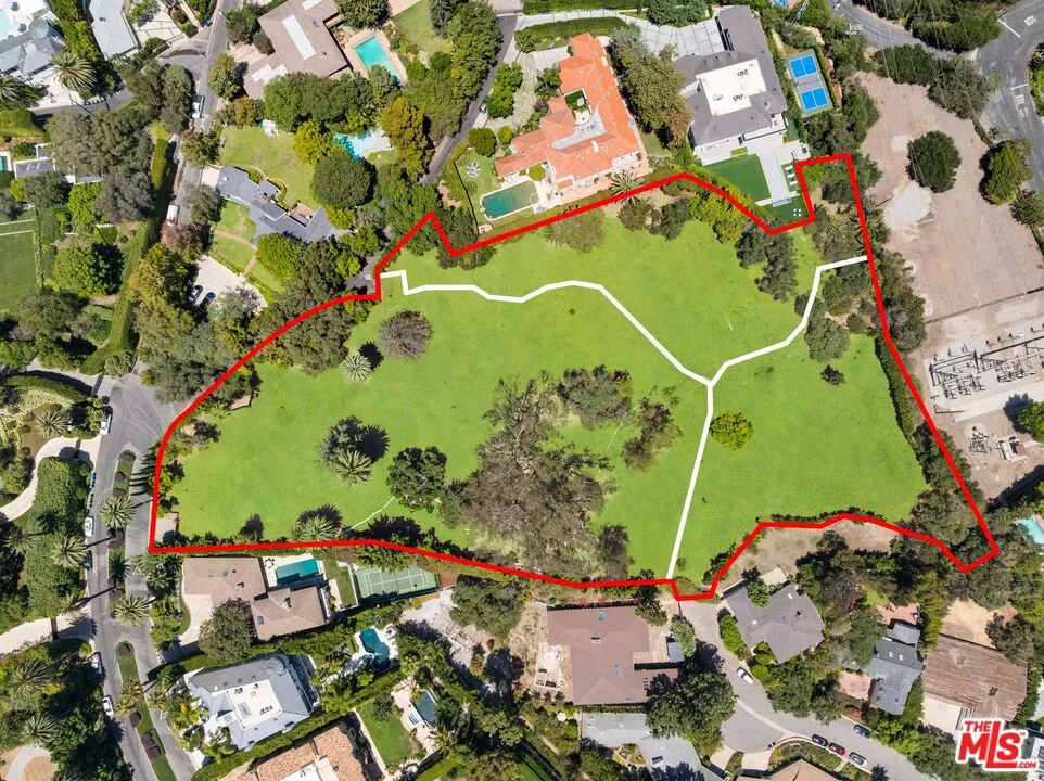 12 Oakmont Drive Los Angeles, CA 90049