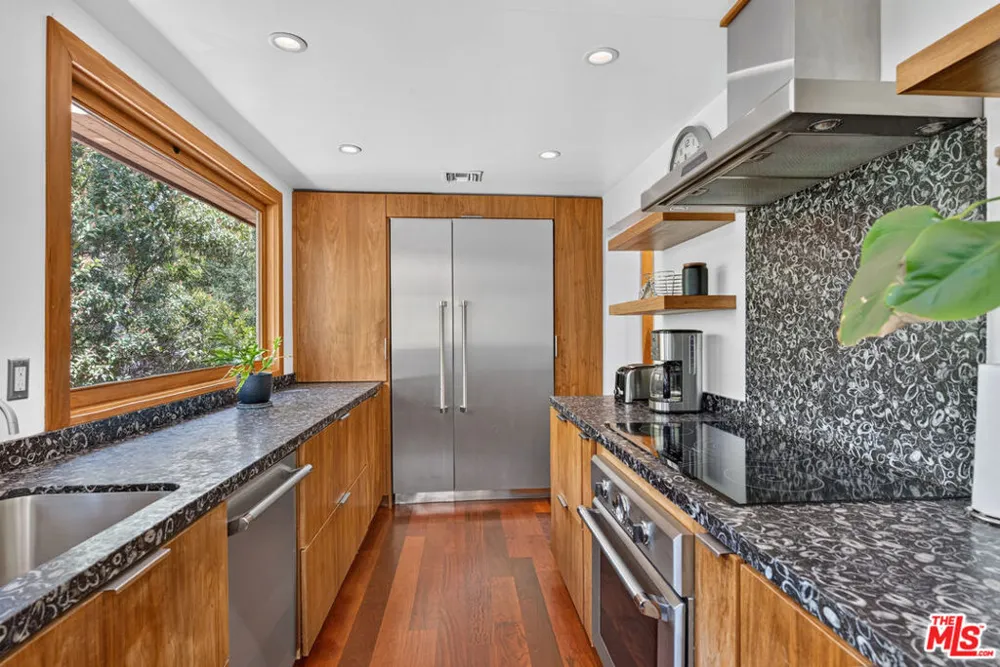 1738 Topanga Skyline Drive Topanga, CA 90290