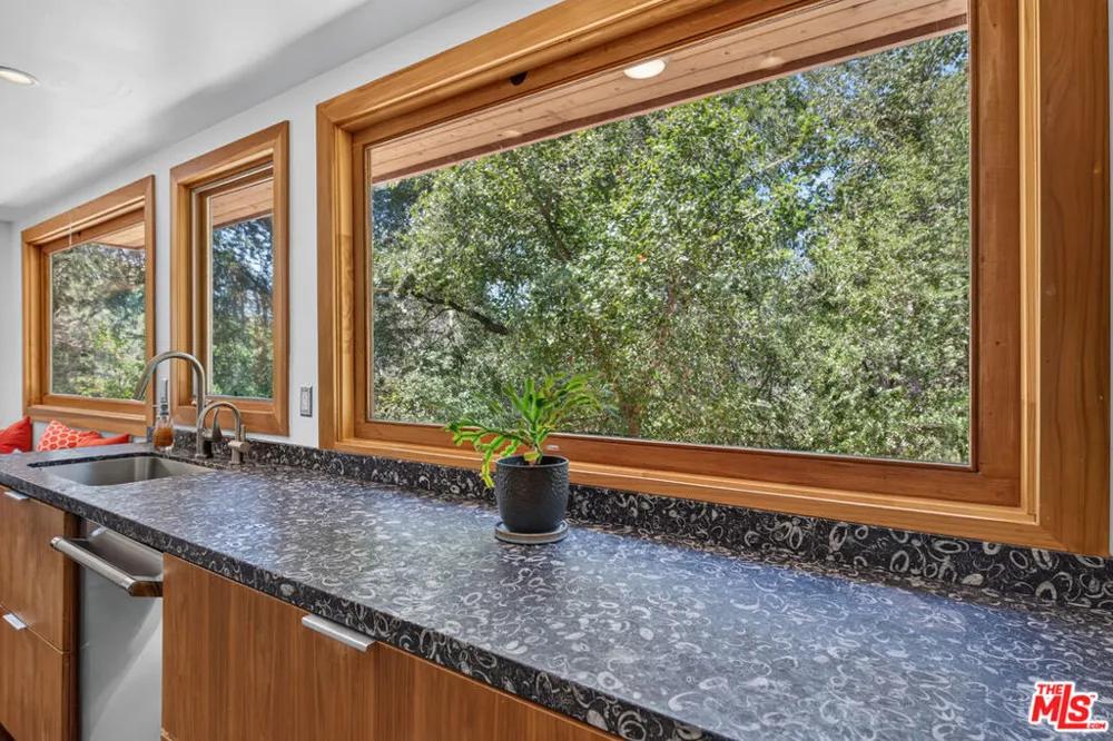 1738 Topanga Skyline Drive Topanga, CA 90290