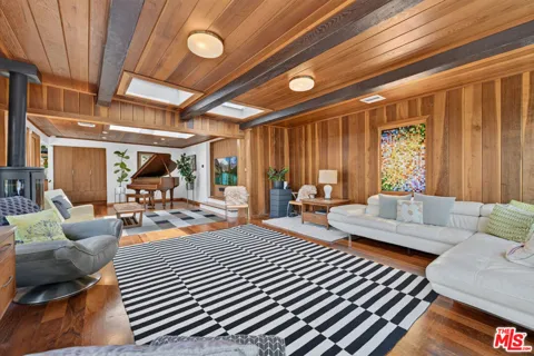 1738 Topanga Skyline Drive