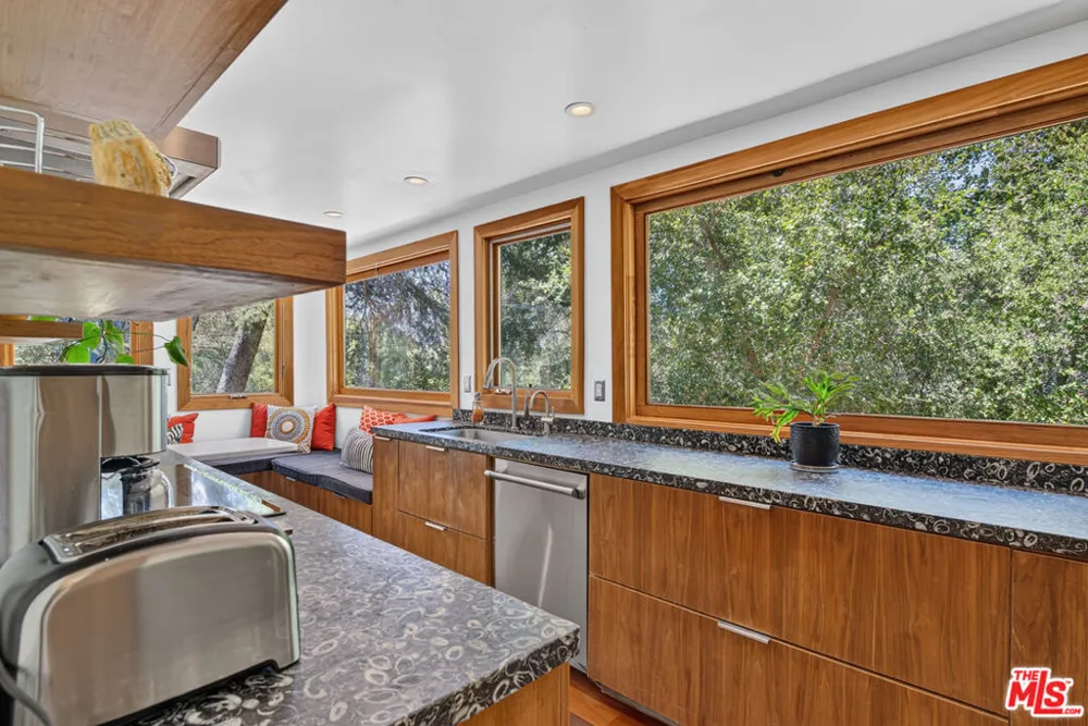 1738 Topanga Skyline Drive Topanga, CA 90290
