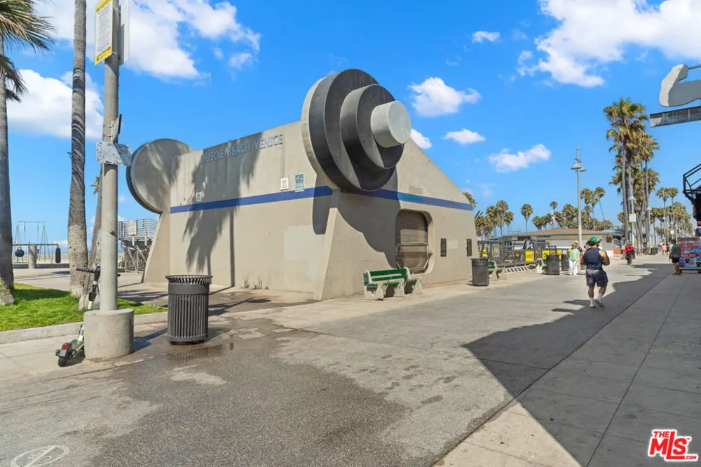 1001 Main Street Los Angeles, CA 90291