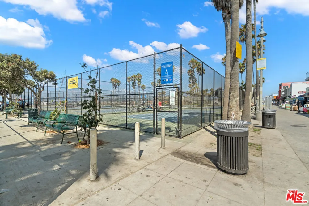 1001 Main Street Los Angeles, CA 90291