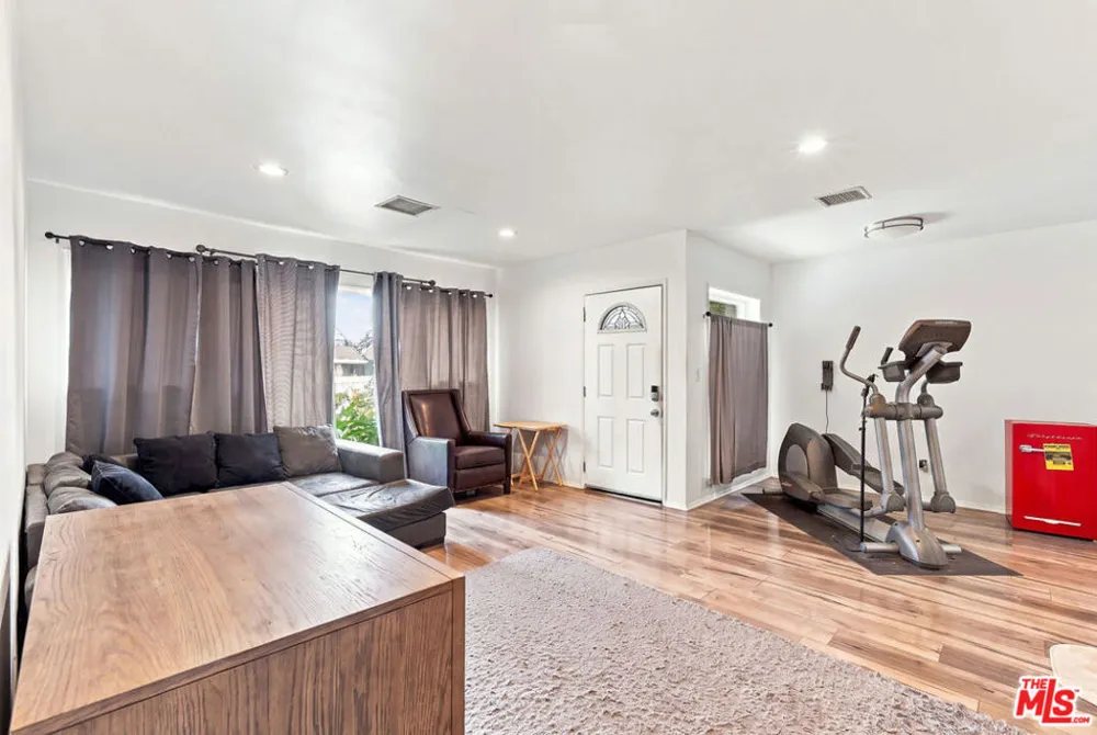 7007 Claire Avenue Los Angeles, CA 91335