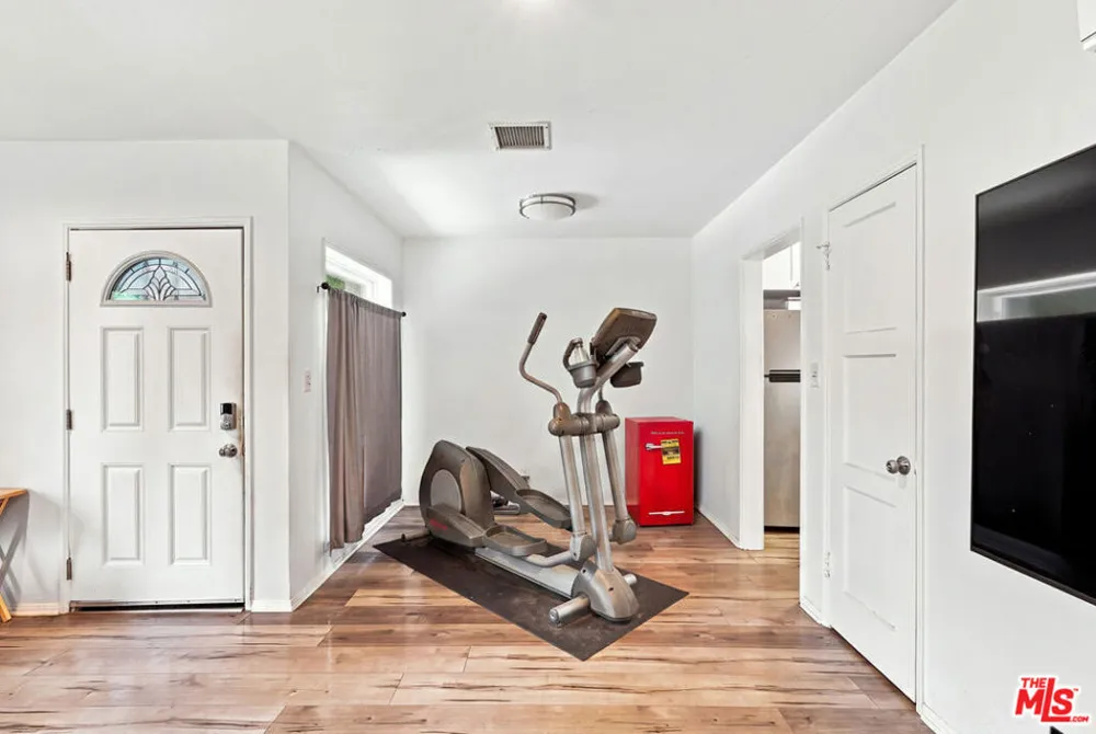 7007 Claire Avenue Los Angeles, CA 91335