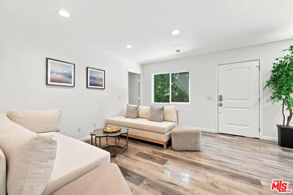 7007 Claire Avenue Los Angeles, CA 91335