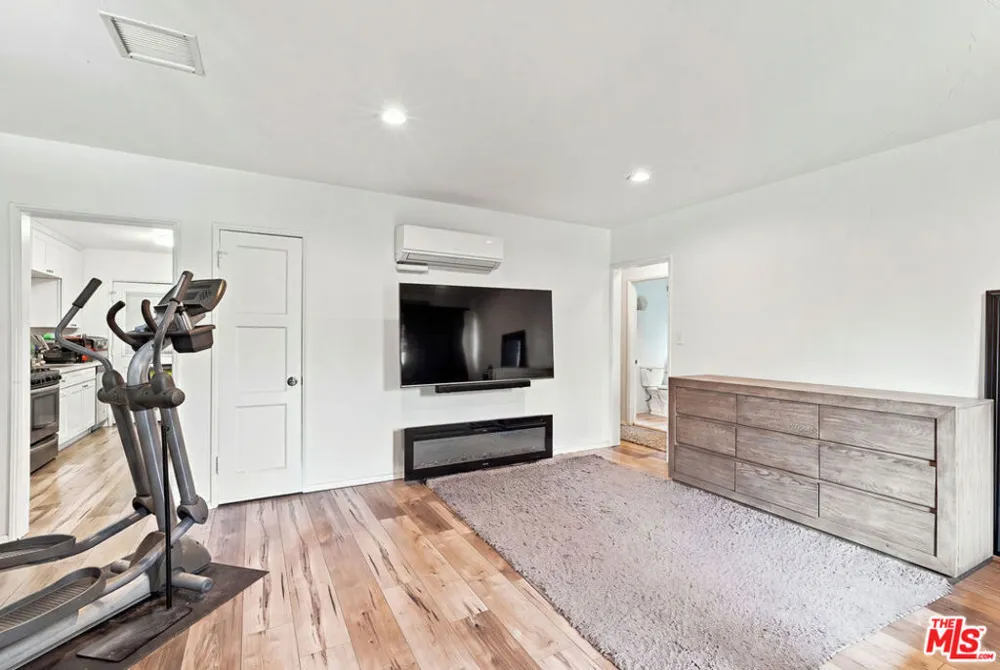 7007 Claire Avenue Los Angeles, CA 91335